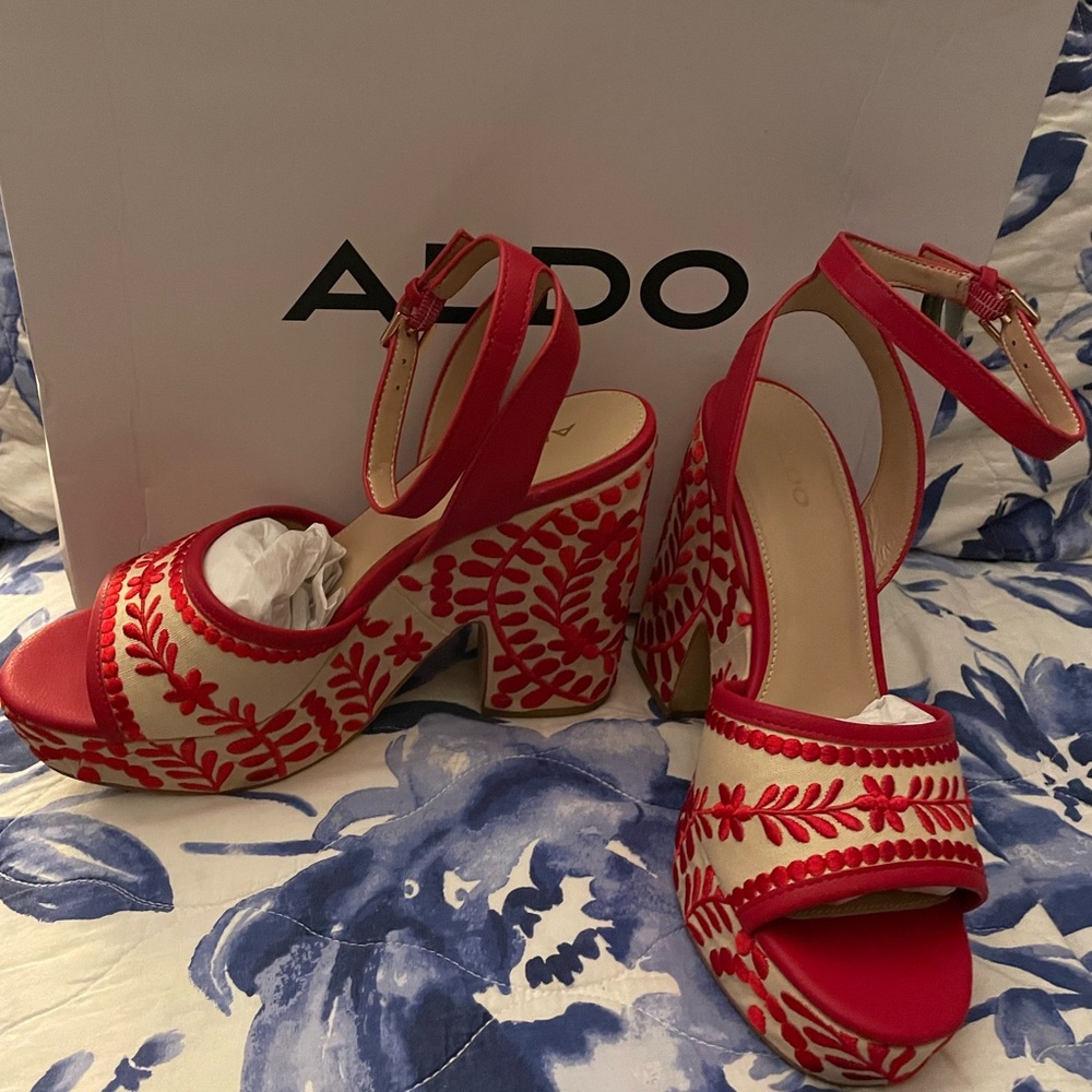 Aldo’s peep toe platforms edge Sandals
